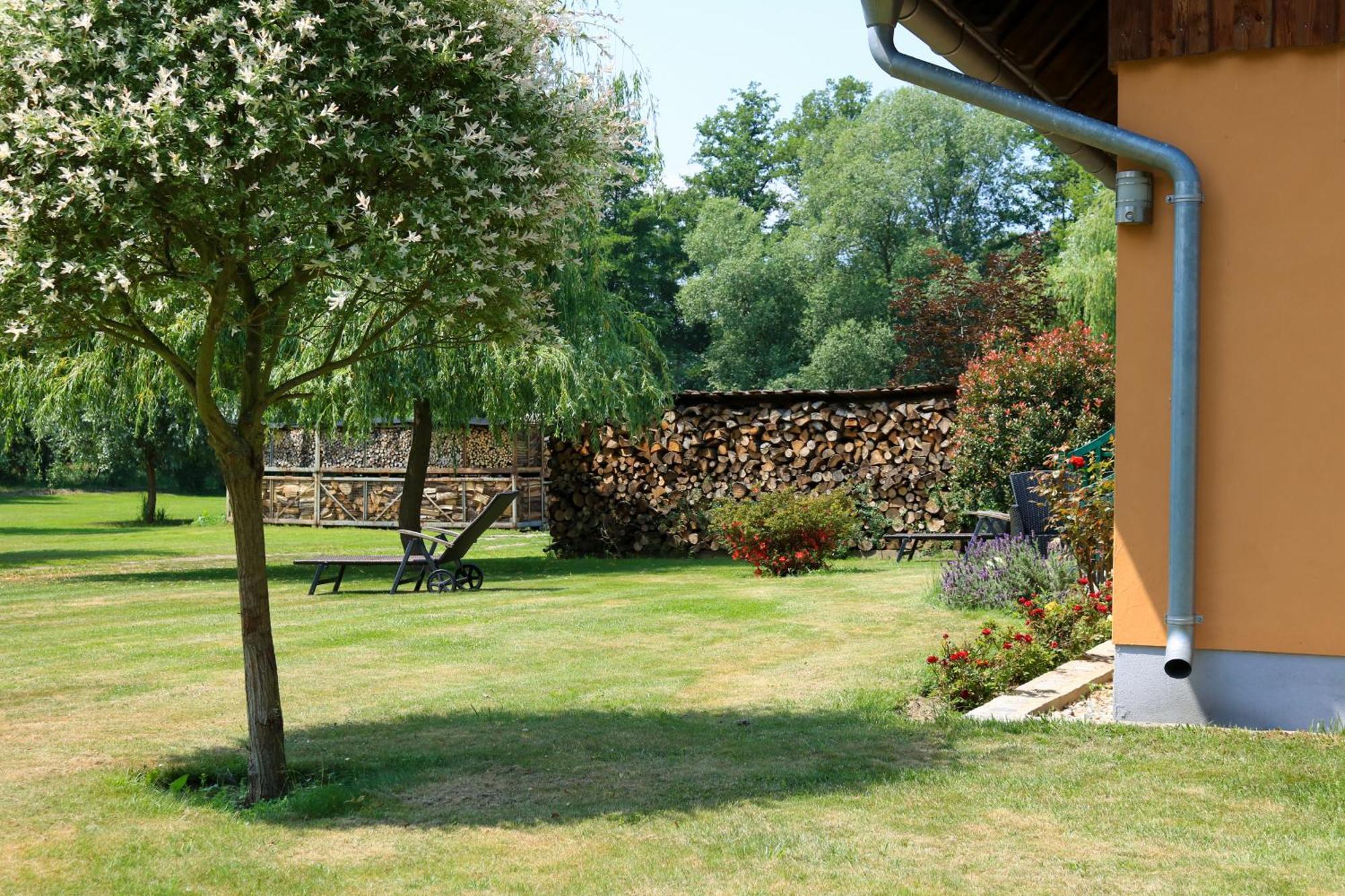 Gasthaus & Pension Am Kurfuerstendamm Burg  Εξωτερικό φωτογραφία